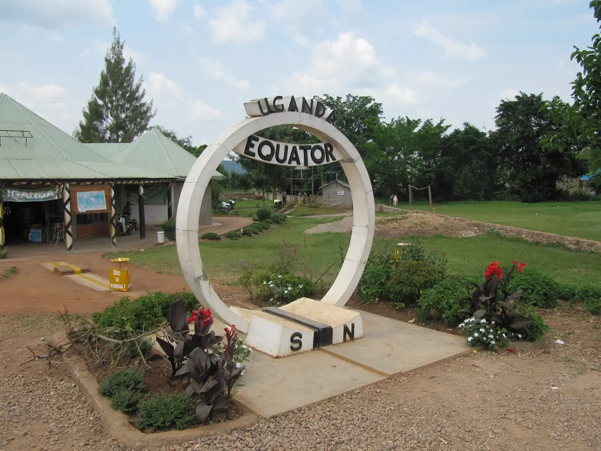 Equator ring monument with garden and roadside shops at Kayabwe